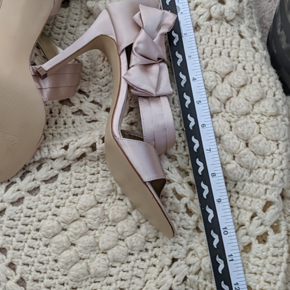 LuLu Townsend high heels satin gold champagne 8.5 - Picture 9 of 11